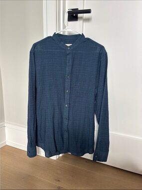 Club Monaco Men's Navy Linen Button-Down Shirt size M